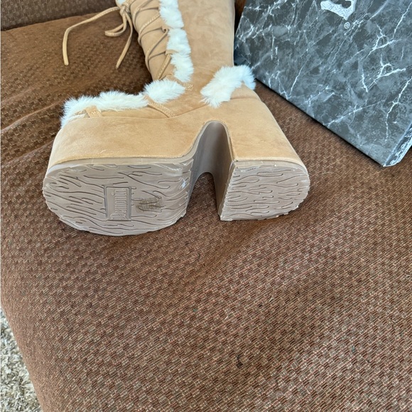 Dolls kill demonia fur wedge boots new in box - Picture 4 of 4